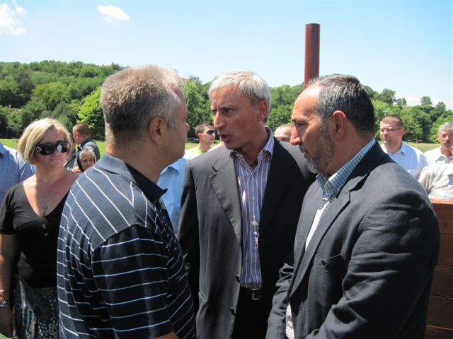 Mlađan Dinkić, Slaviša Zlatanović i Srđan Šušulić na otvaranju mini pič terena